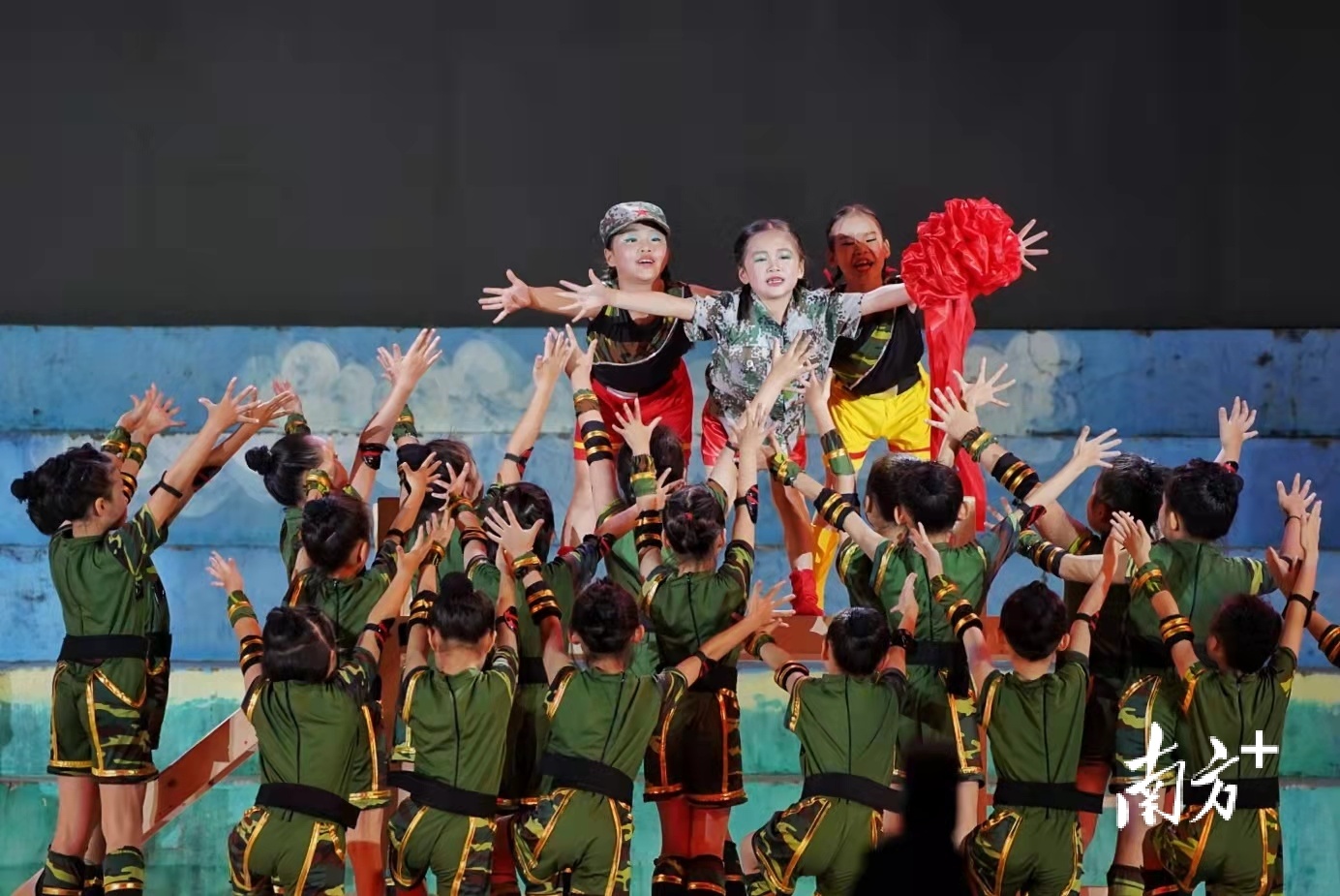 南方+ 戴嘉信 拍摄