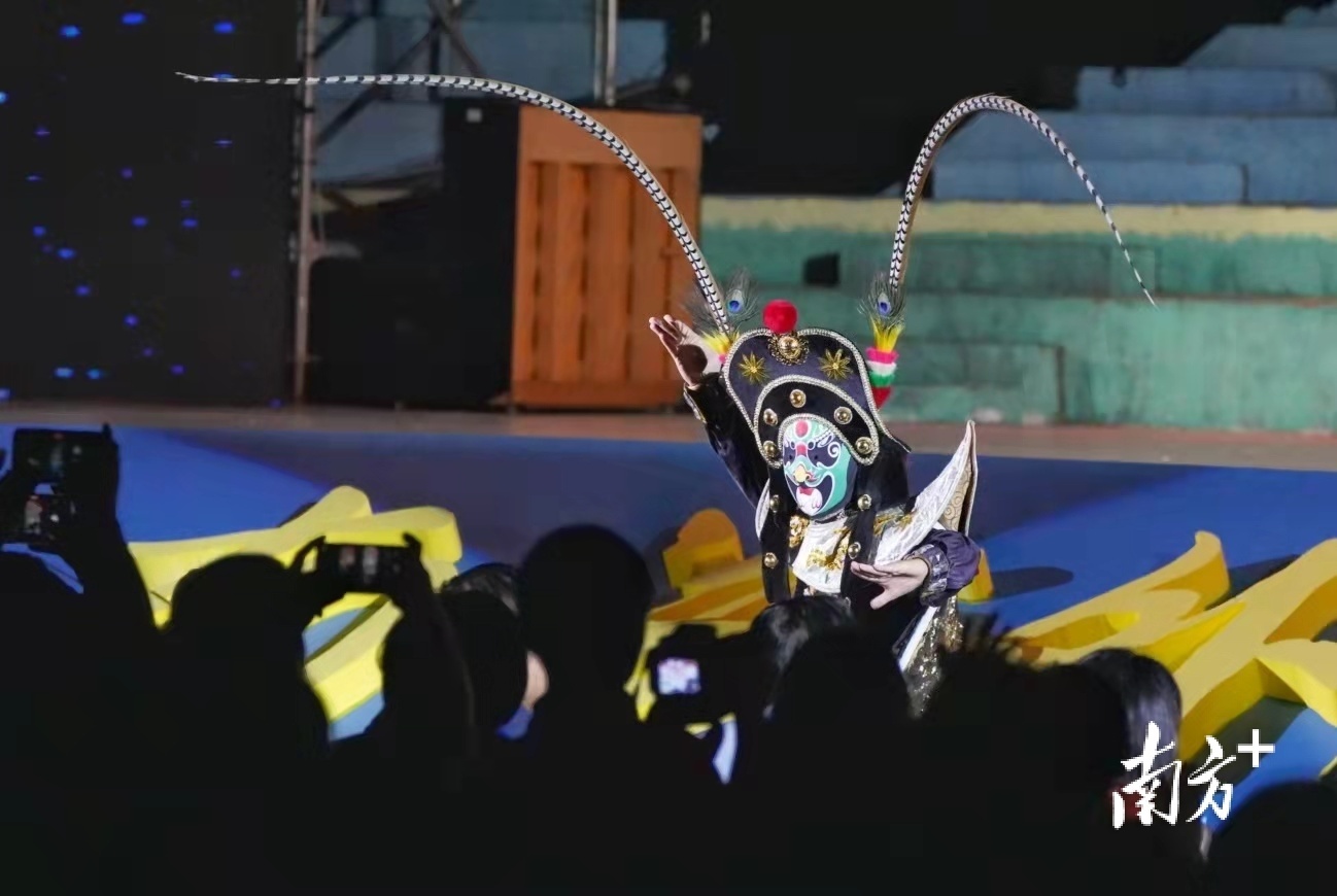 南方+ 戴嘉信 拍摄