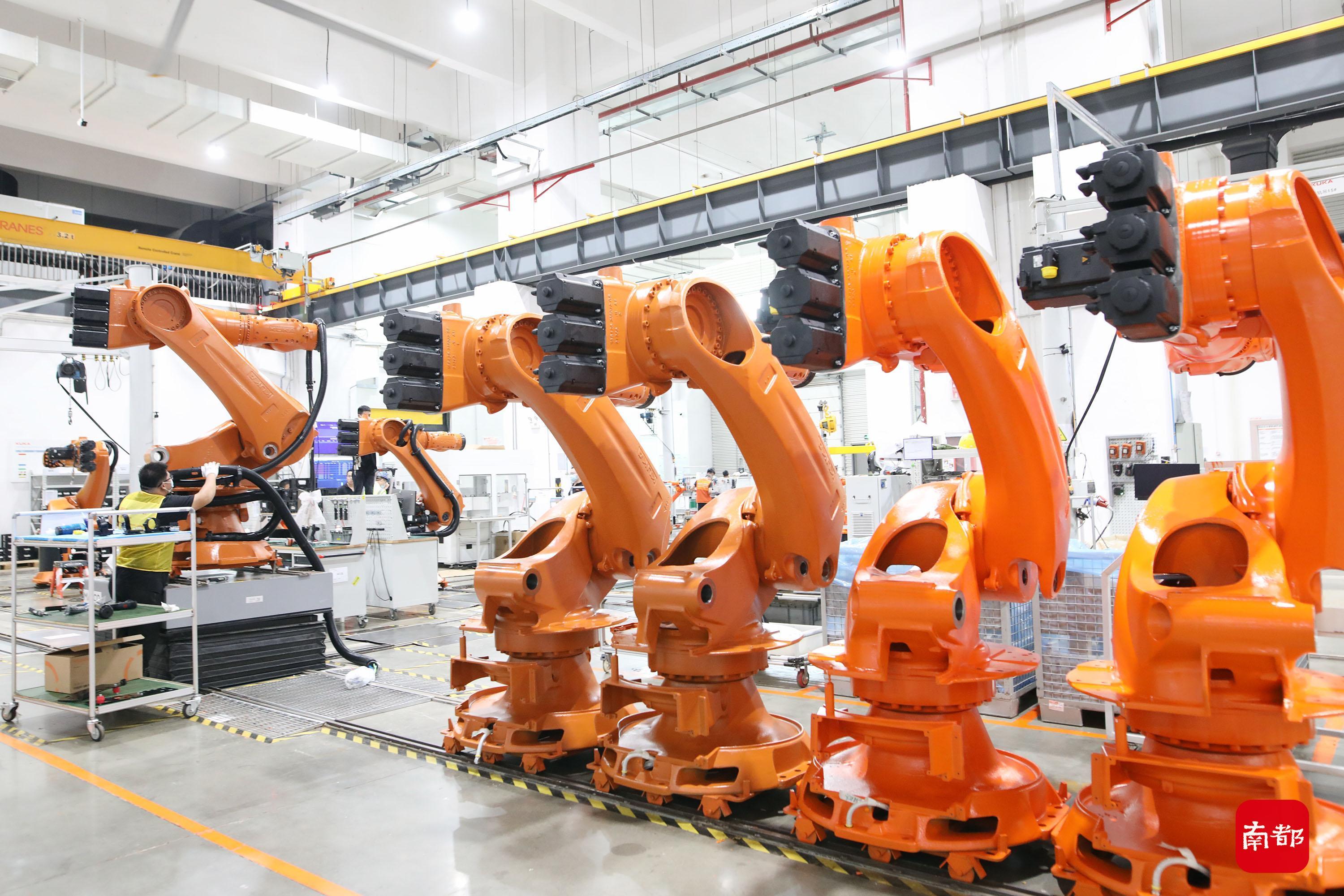 美的库卡机器人