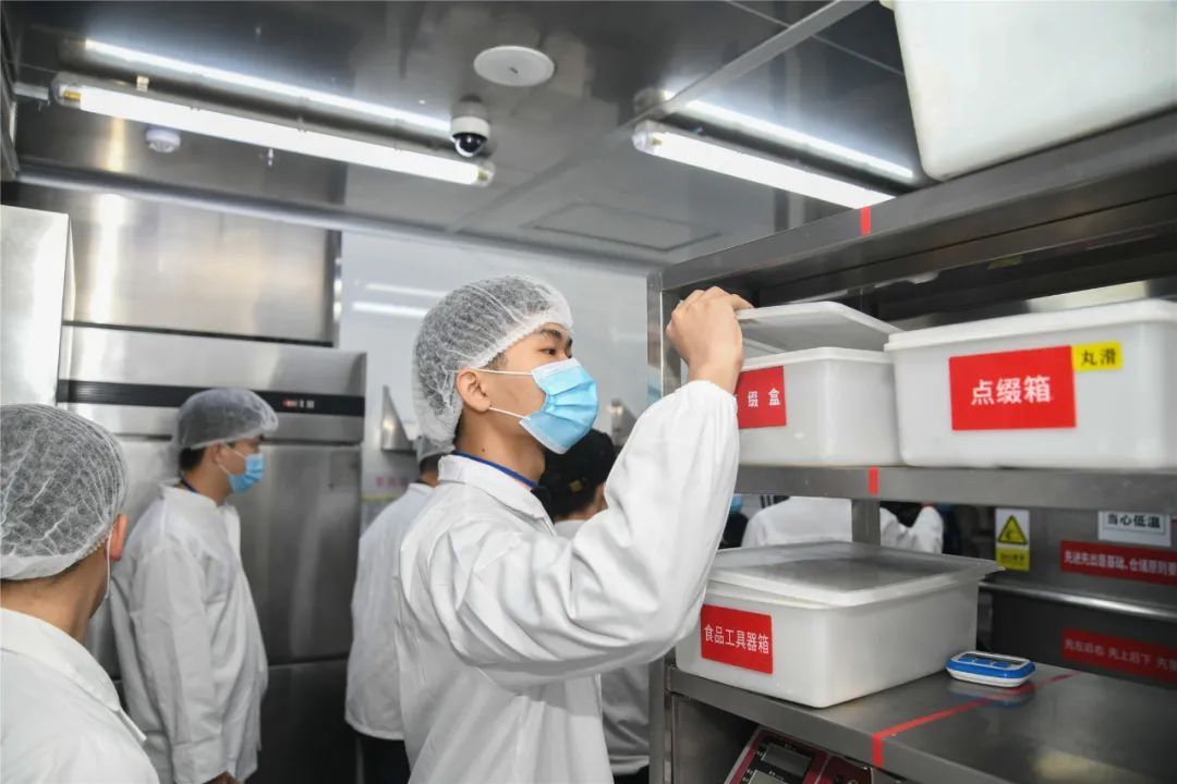 中山这家海底捞被突击检查,后厨发现