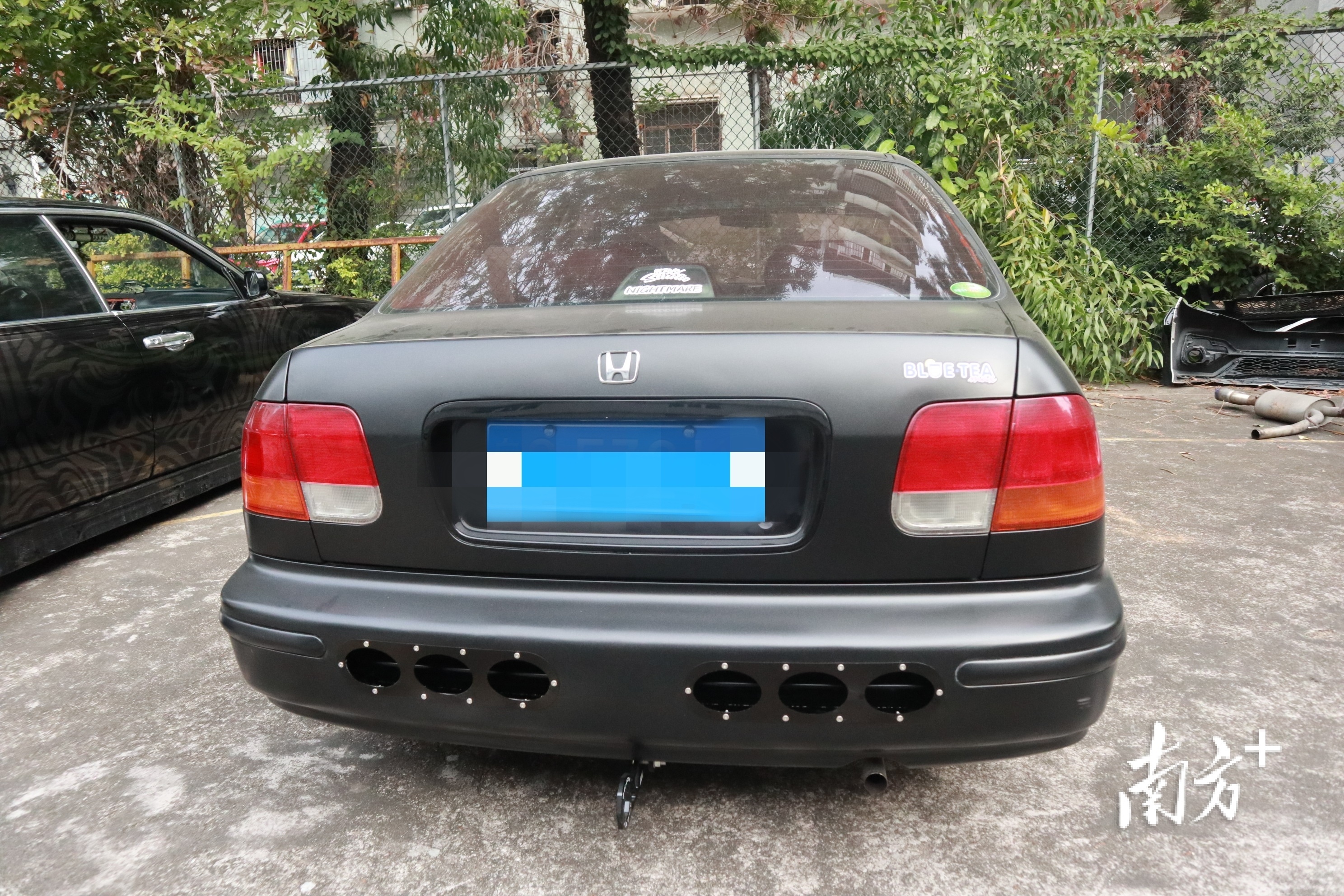 查处的非法改装车。  南方+ 吴枫 拍摄