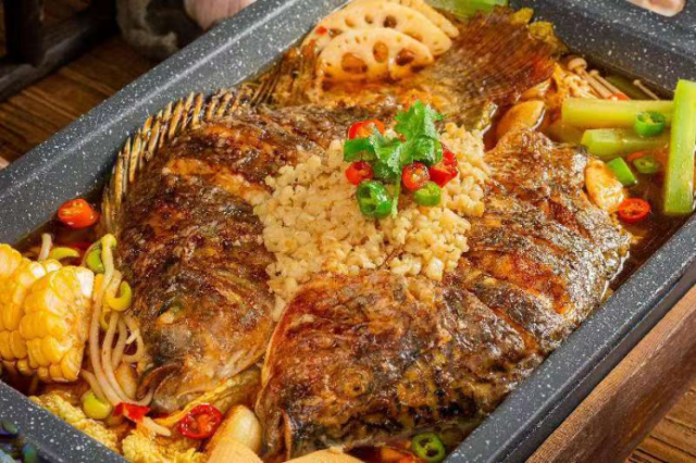 湛江推出的烤鱼系列预制菜广受消费者欢迎，市场反响热烈。