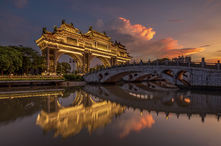 顺峰山公园牌坊简介图片