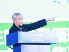 周其仁佛山演讲：从“草灌乔”看长久繁荣