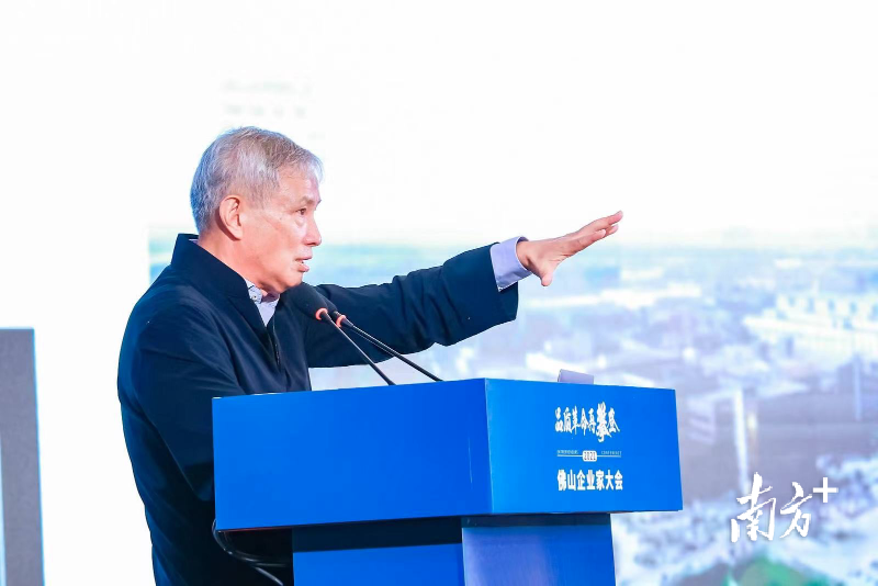 周其仁发表主旨演讲。