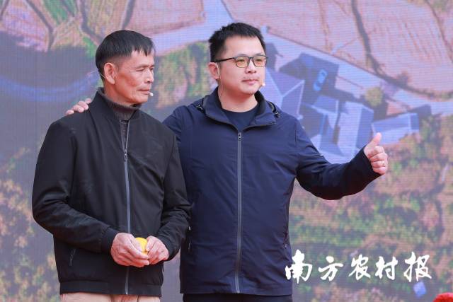平远脐橙第一人李金平与橙二代李志濠 南方农村报 谢伙荣 拍摄