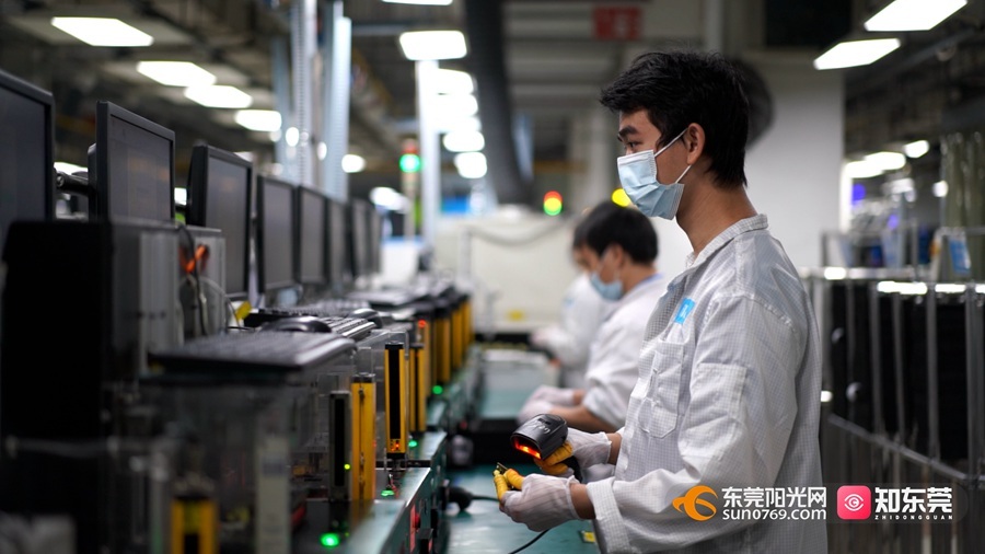 ▲蔡宏易在车间工作