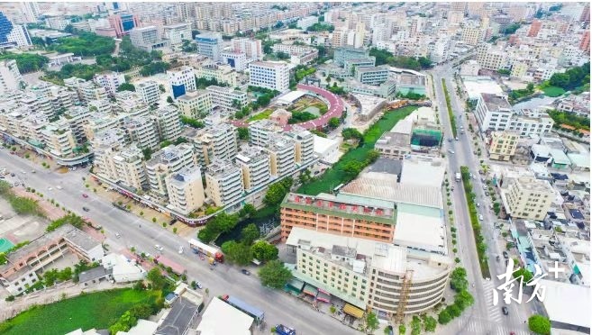 庵埠镇是“中国第一食品名镇”,吸引了约3万外来务工人员。 庵埠镇是“中国第一食品名镇”,吸引了约3万外来务工人员。