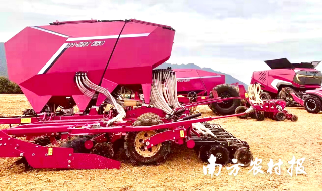 无人农机作业展示。