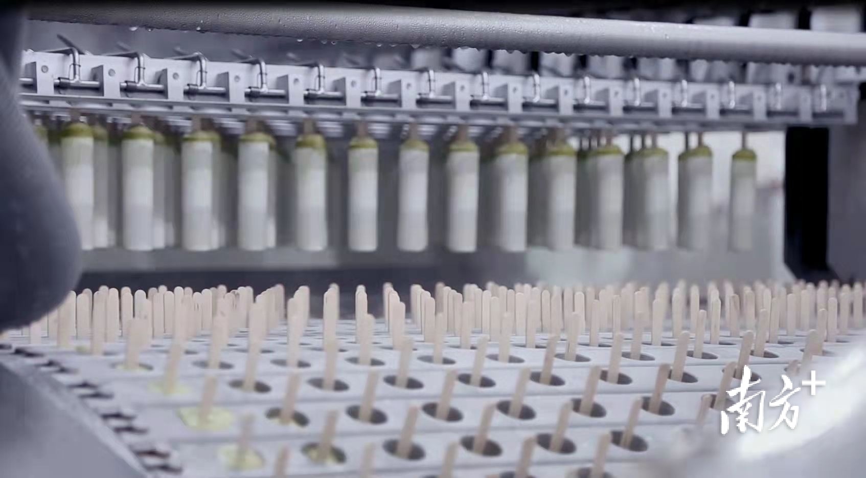 明治雪糕广州工厂生产线