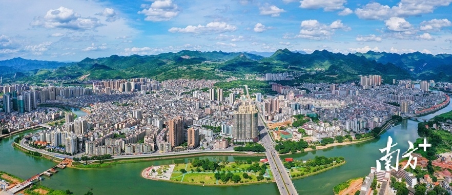 连州面向社会各界广大人民群众征集金点子，共同描绘发展新蓝图。曾亮超 摄