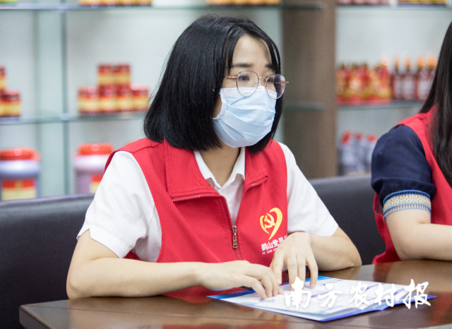 鹤山社保局职工养老失业待遇股股长谭卉婷。