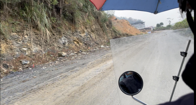 （两侧未修建防护栏）