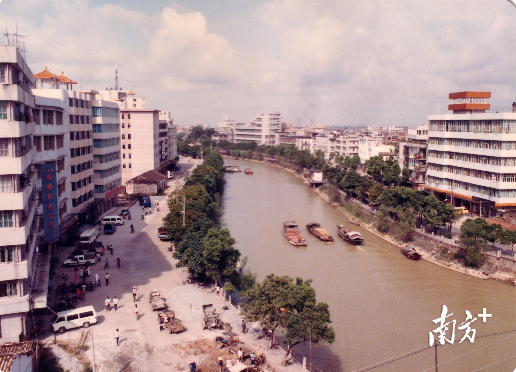 上世纪90年代,运河街景(馆藏照片)2019年《东莞市城乡建设档案管理
