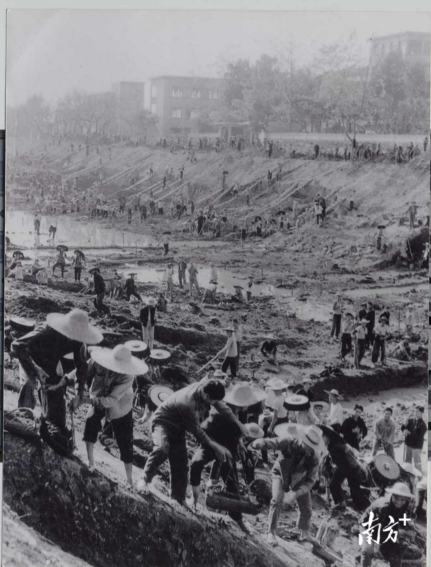上世纪60年代，运河建设场景（馆藏照片）