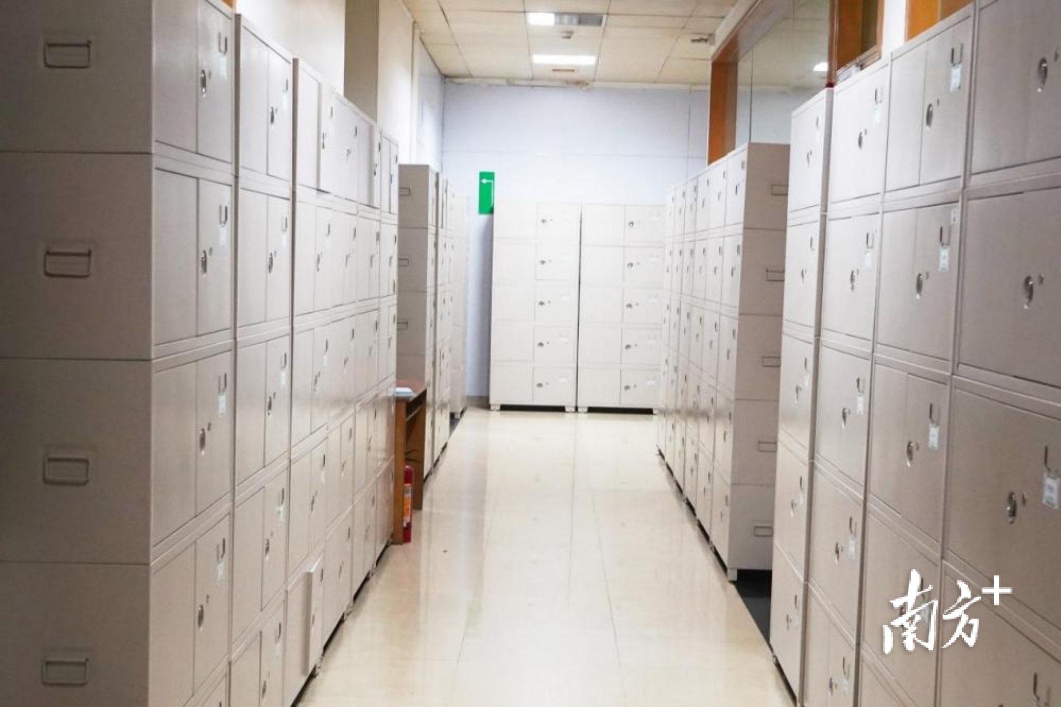 城建档案馆库房一角