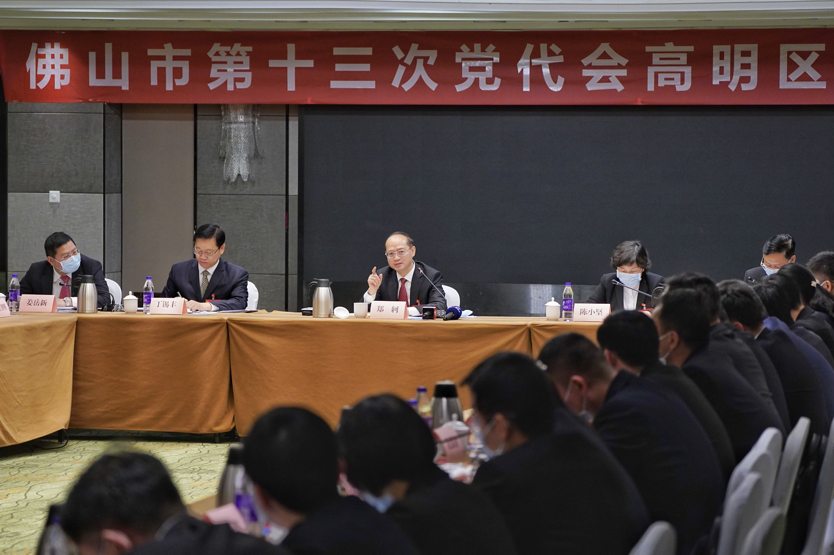 佛山市委书记郑轲在参与高明团讨论时表示:“高明是前途光明的处女地。” 佛山市委书记郑轲在参与高明团讨论时表示:“高明是前途光明的处女地。”