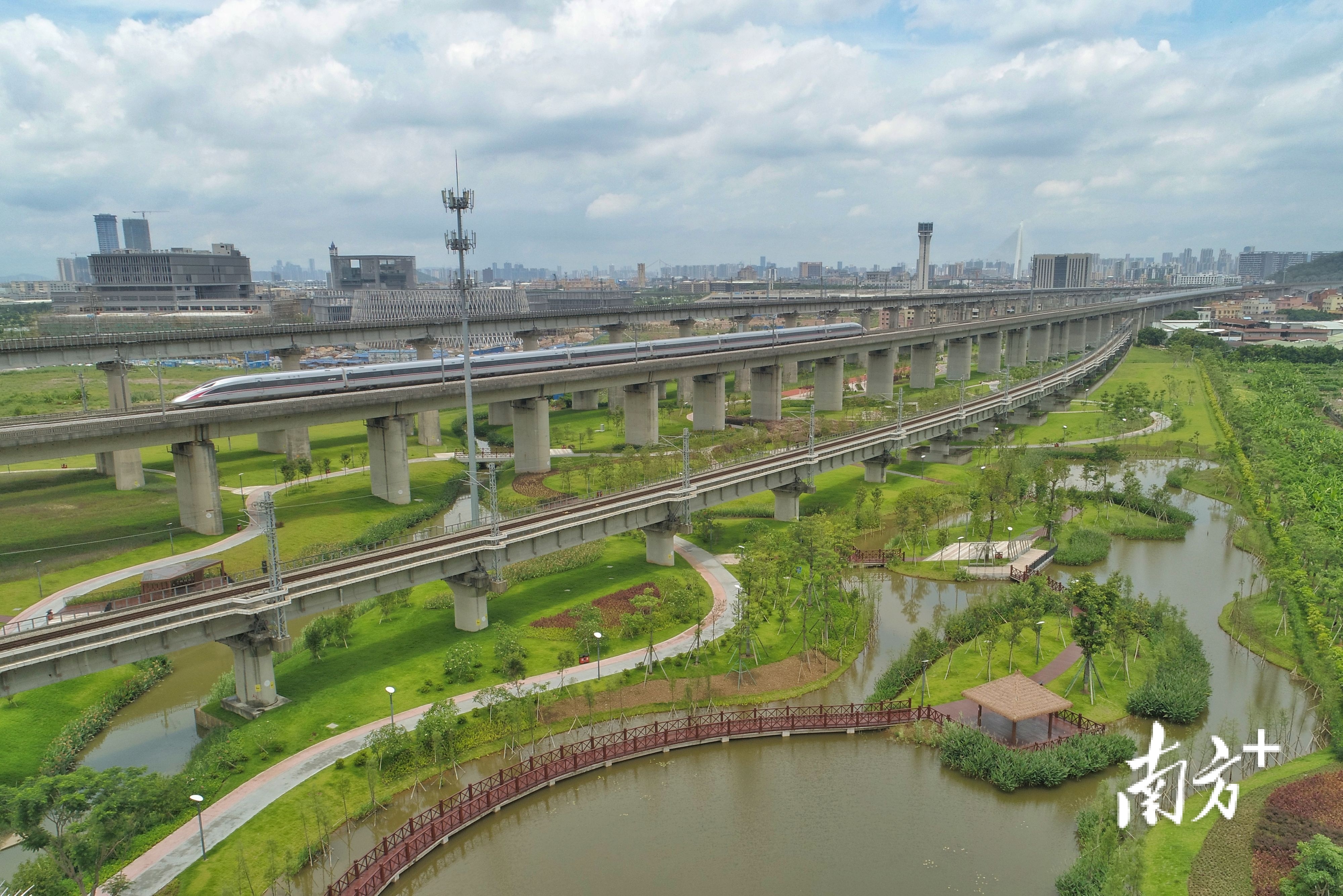 南海将推动轨道交通建设,连通三大平台。南方+ 戴嘉信 拍摄 南海将推动轨道交通建设,连通三大平台。南方+ 戴嘉信 拍摄