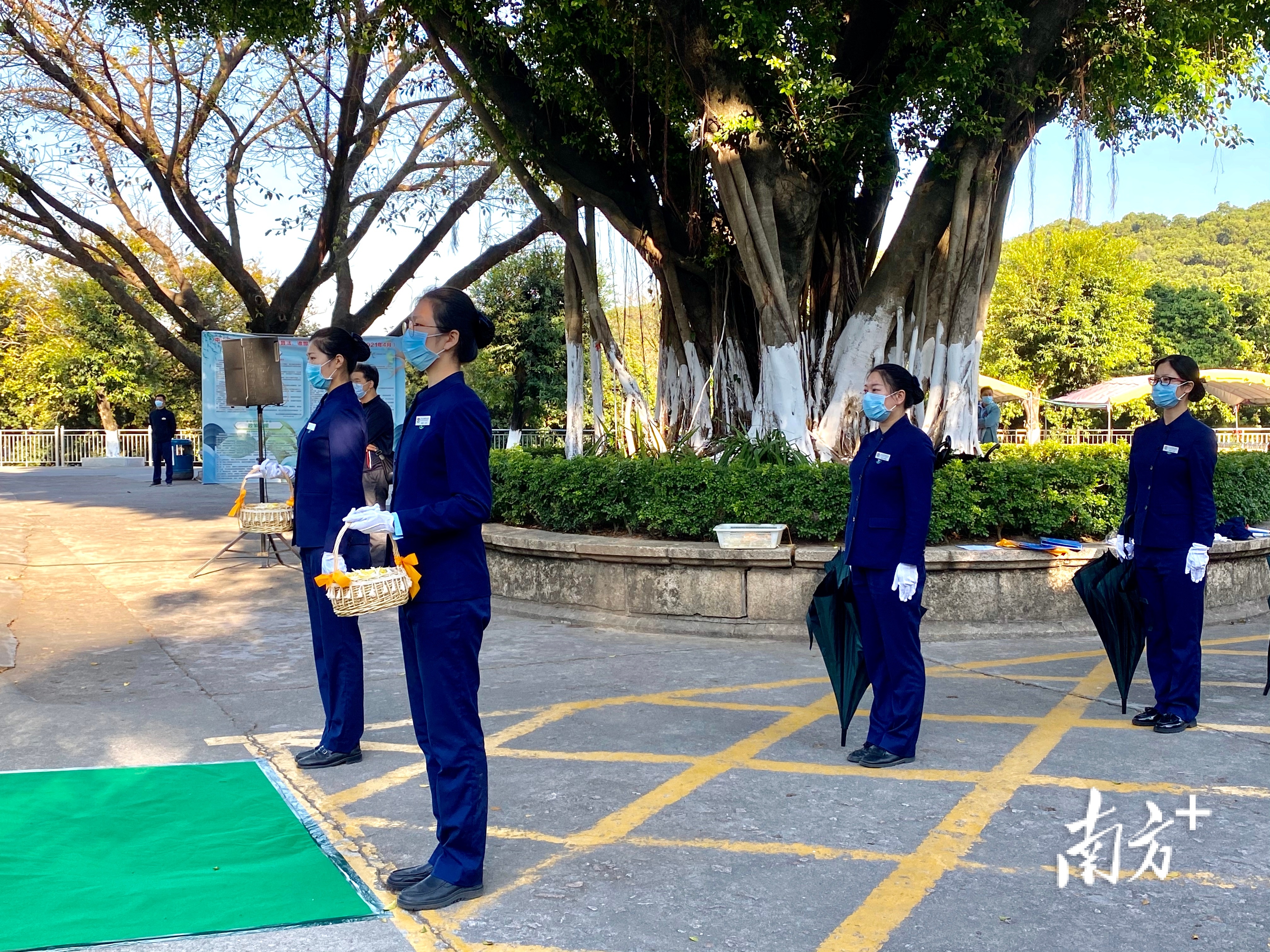 39位逝者长眠大海，中山举行骨灰免费集体海葬  南方+ 曾艳春 拍摄