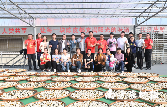 泓达堂生晒光棚。