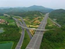 杨永泰：有决心和勇气建设西部经济新中心（附视频）｜聚焦党代会