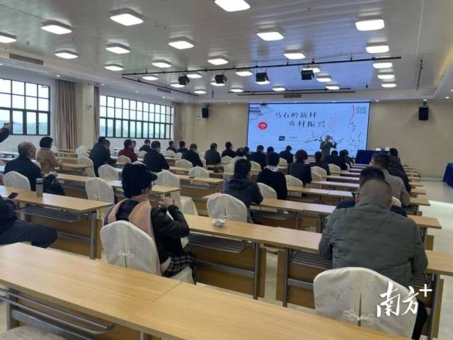 在乌石岭新村聆听现场教学