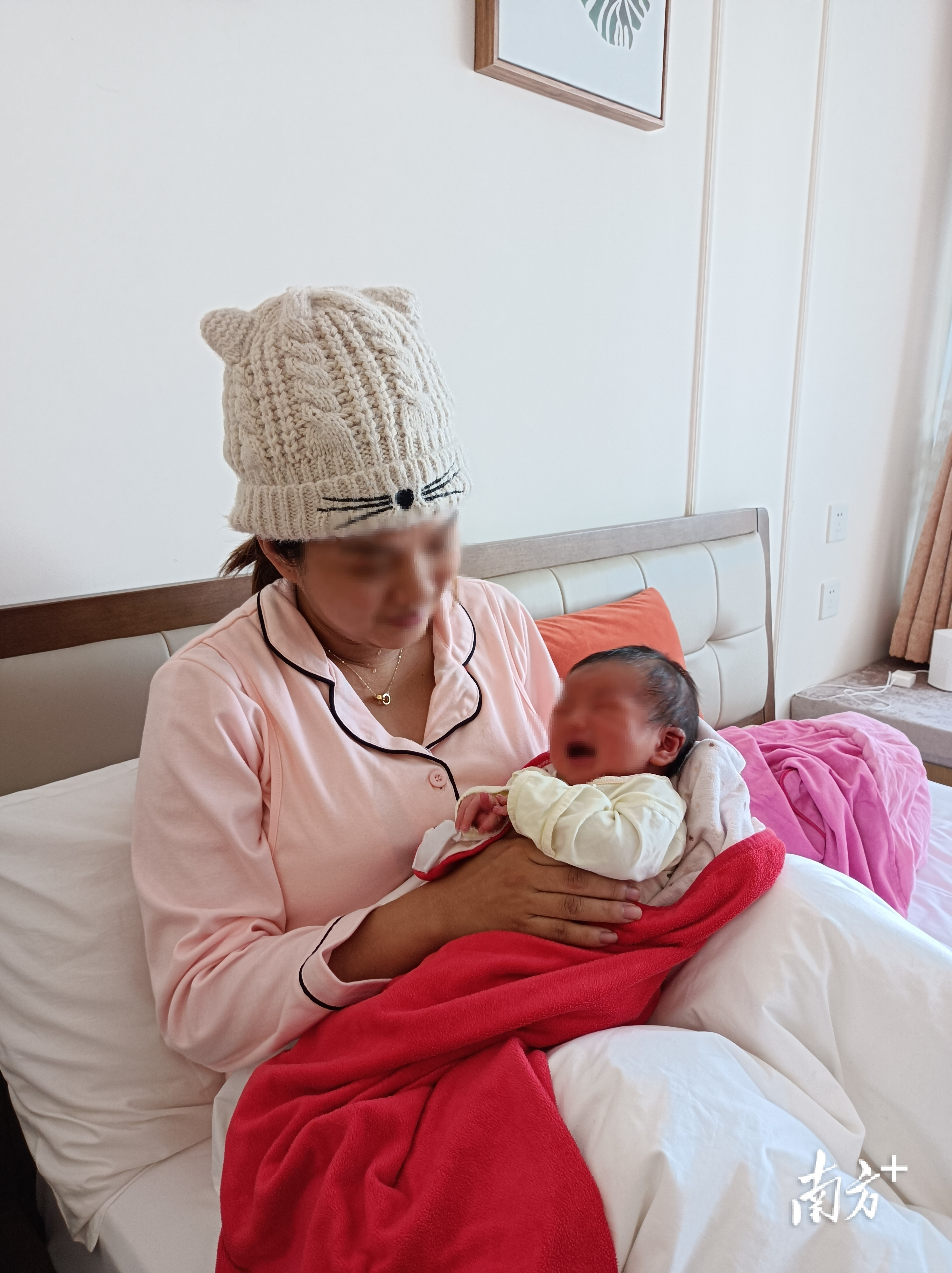 在佛山市医疗急救指挥中心调度员电话指导下，佛山一产妇在家中顺利产子。