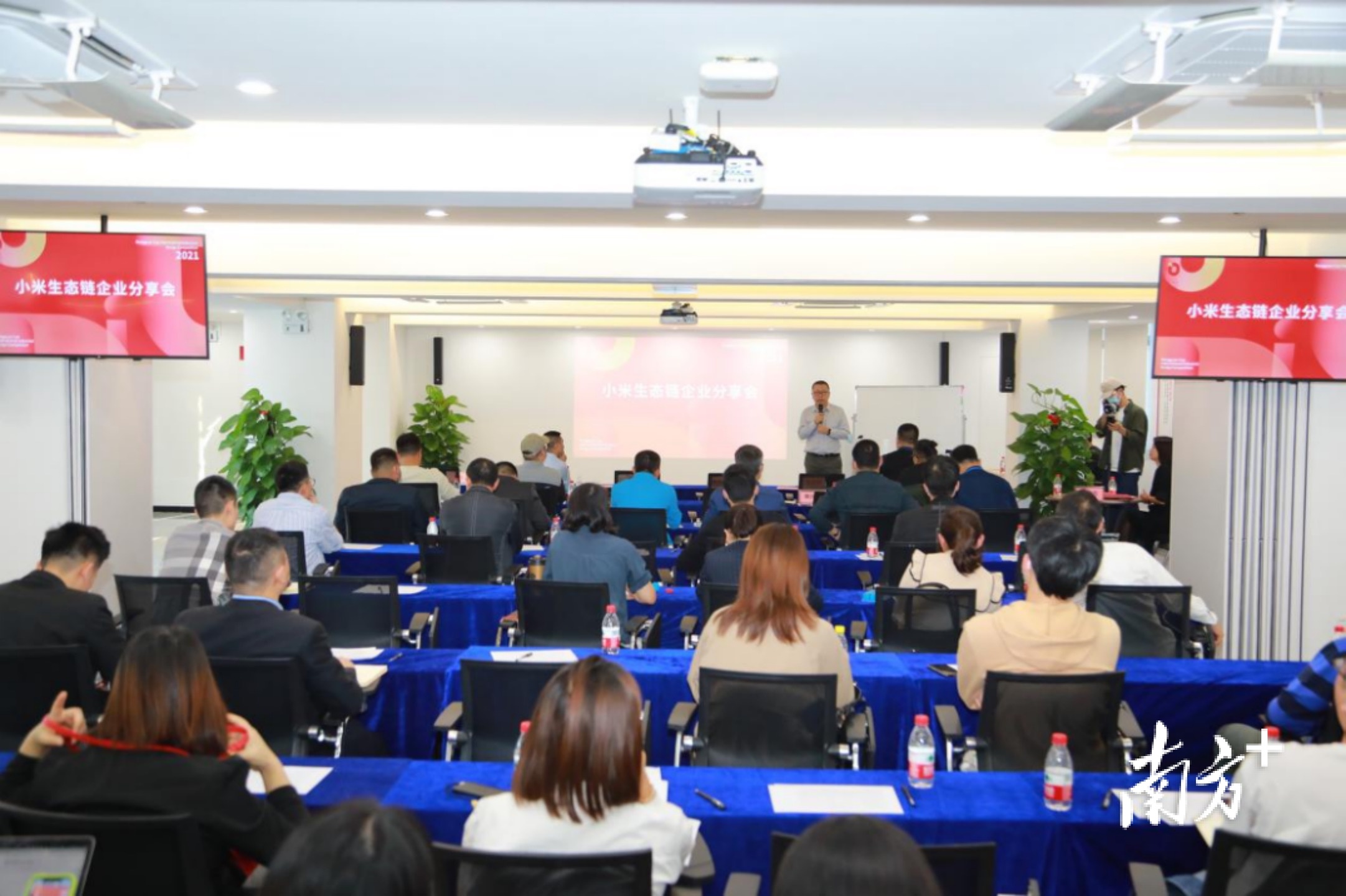 设计孵化营现场。 设计孵化营现场。