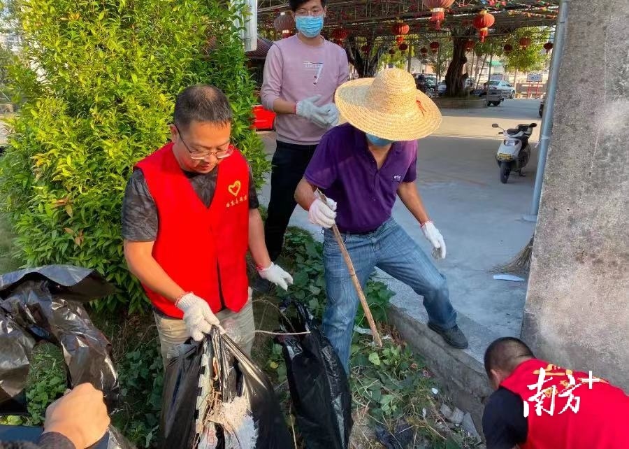 路东办开展“周五集中劳动日”活动。