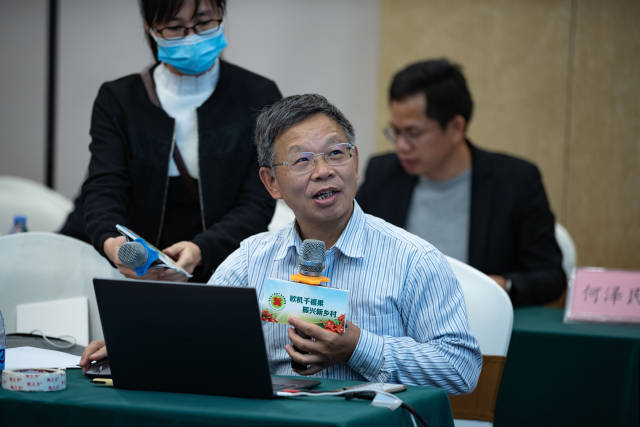 广东省农科院果树研究所研究员、茄果类蔬菜资源与育种团队带头人黎振兴