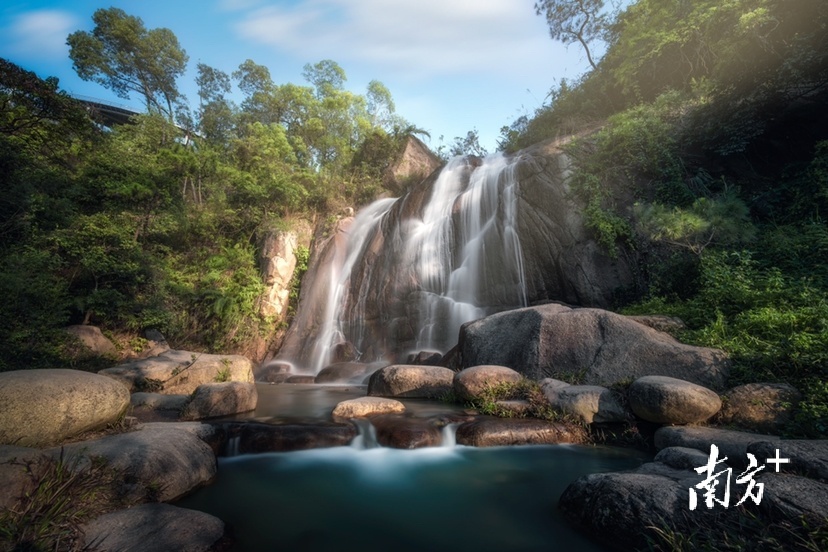 12月1日，慢门下的珠海香山湖瀑布，如丝如画 。&nbsp; 南方拍客&nbsp;岳蘅 供图