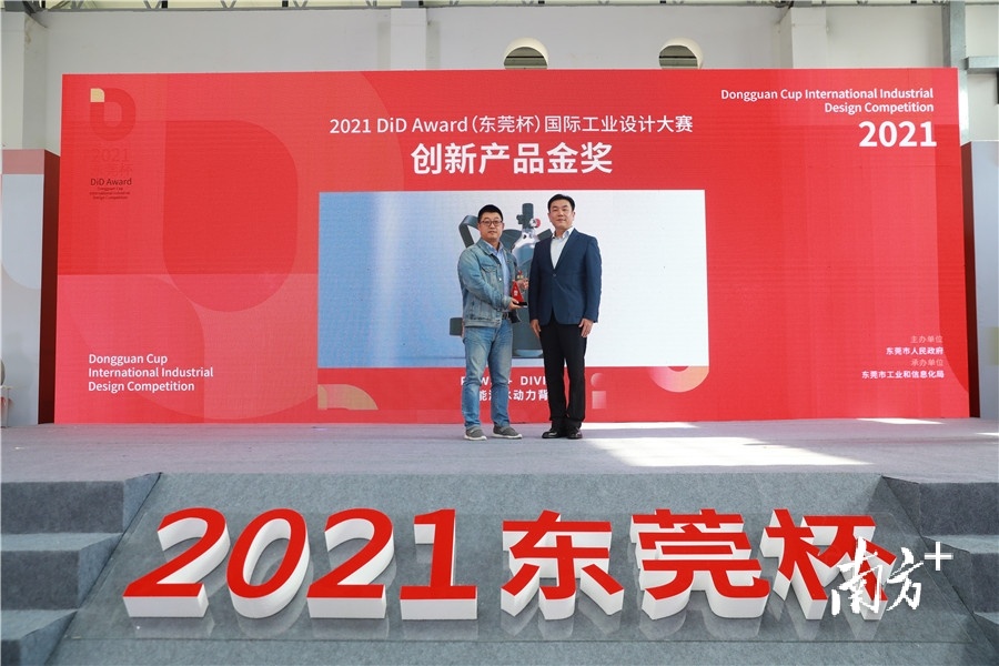 “小豚智能”斩获了创新产品组金奖