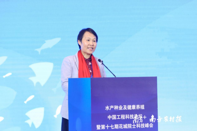 湖南师范大学副校长谢资清在论坛上发表致辞