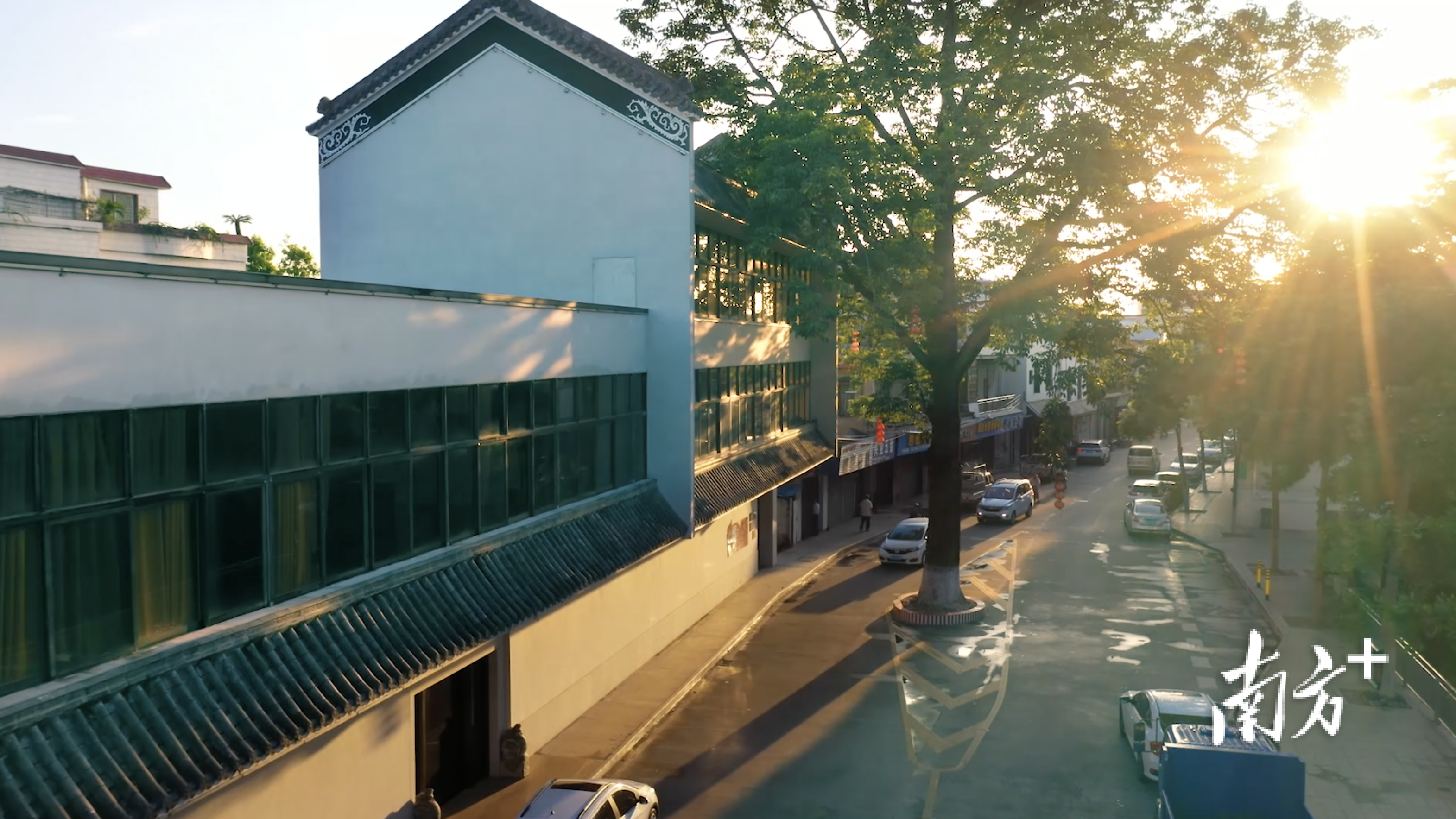 清晨的黄连社区，风和日暖。