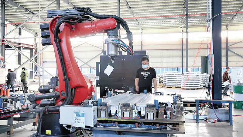 广东巨石汽车零部件有限公司在肇庆高新区投资建设的新能源汽车电池盒生产线项目。赵高馨 摄