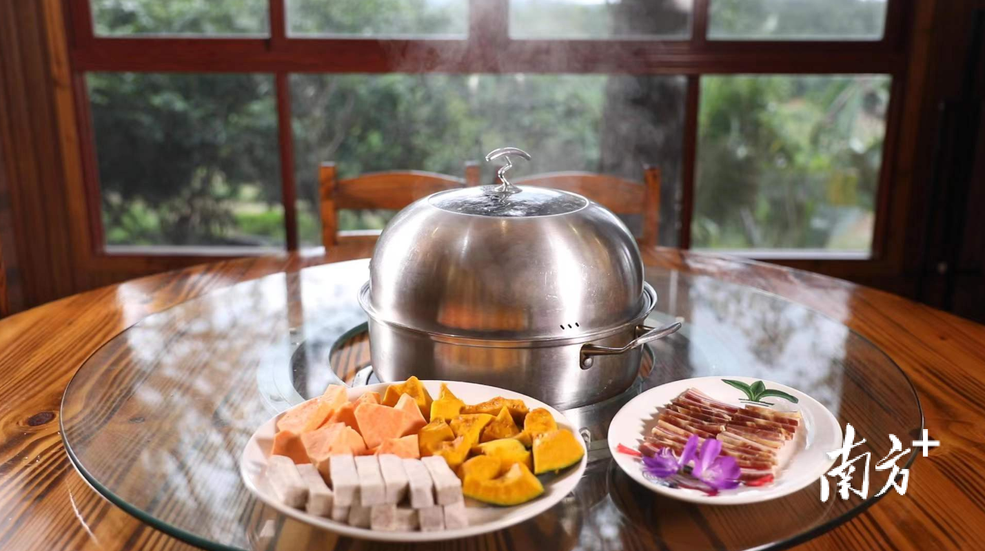 饶平樟园山庄烹饪的绿色佳肴取材于自种的瓜果。