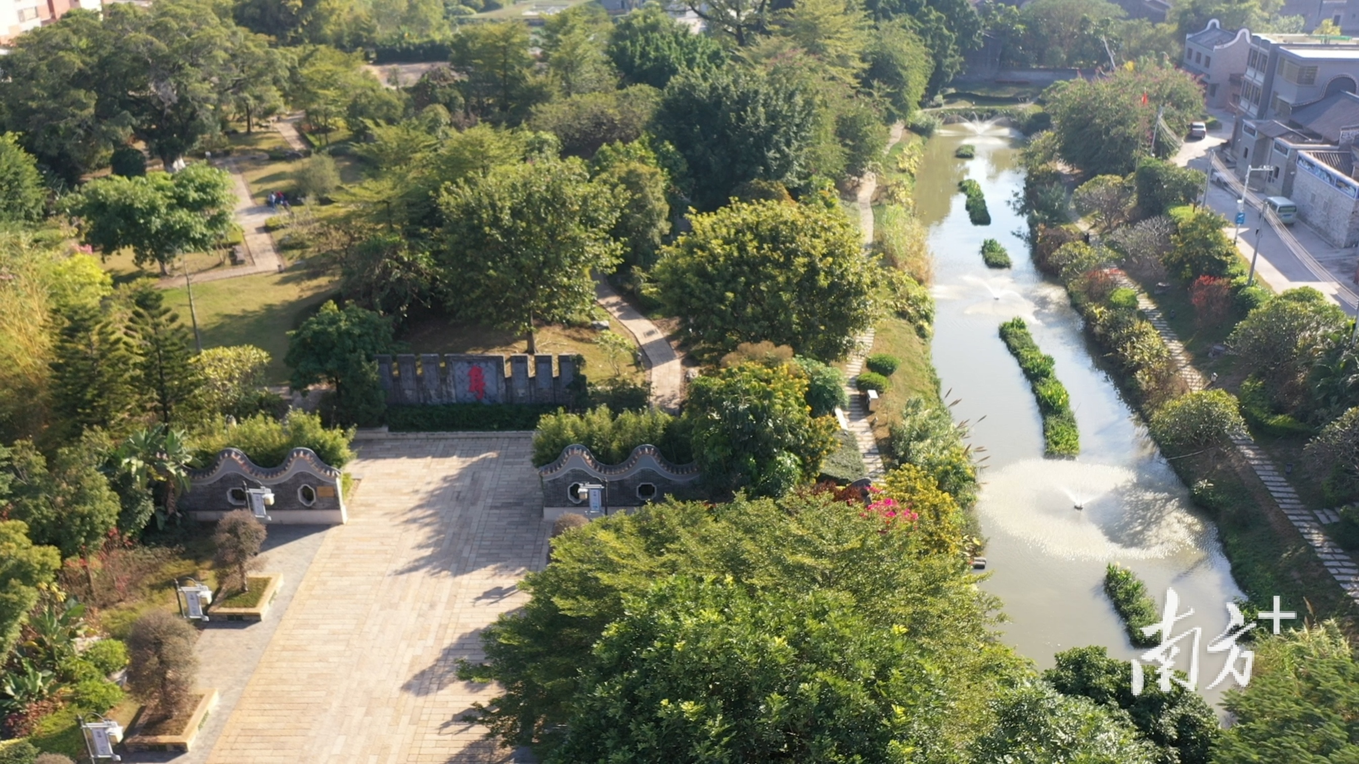 大旗头村的“寿”字广场。 大旗头村的“寿”字广场。