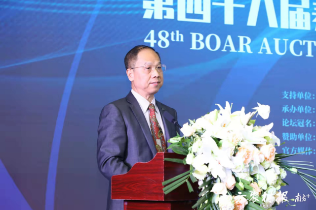 广东省养猪行业协会会长、广东省农业技术推广中心副主任陈三有主持大会