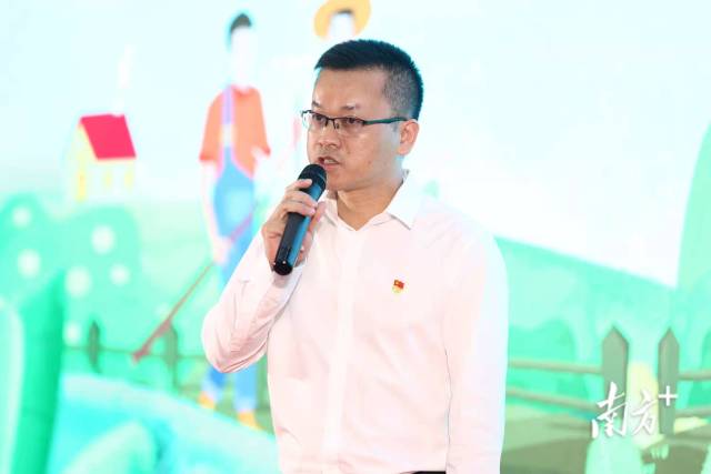 同庆镇党委书记莫忠杰