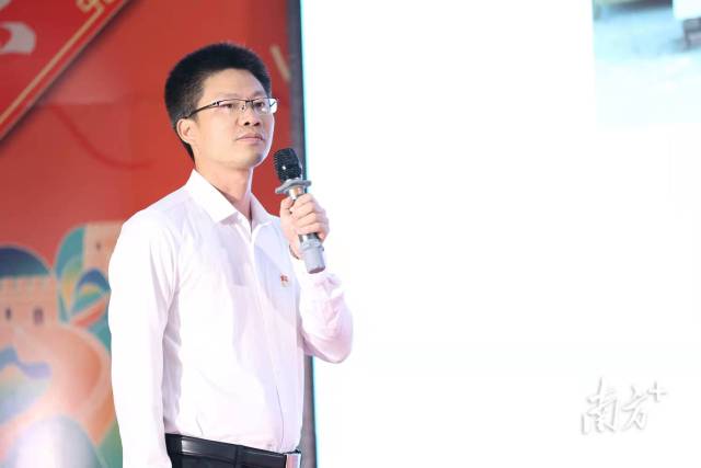 那务镇党委副书记、镇长麦钊