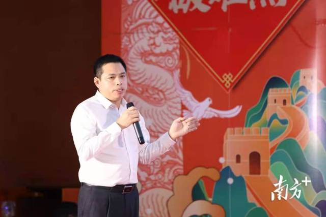 良光镇党委书记施耀锋