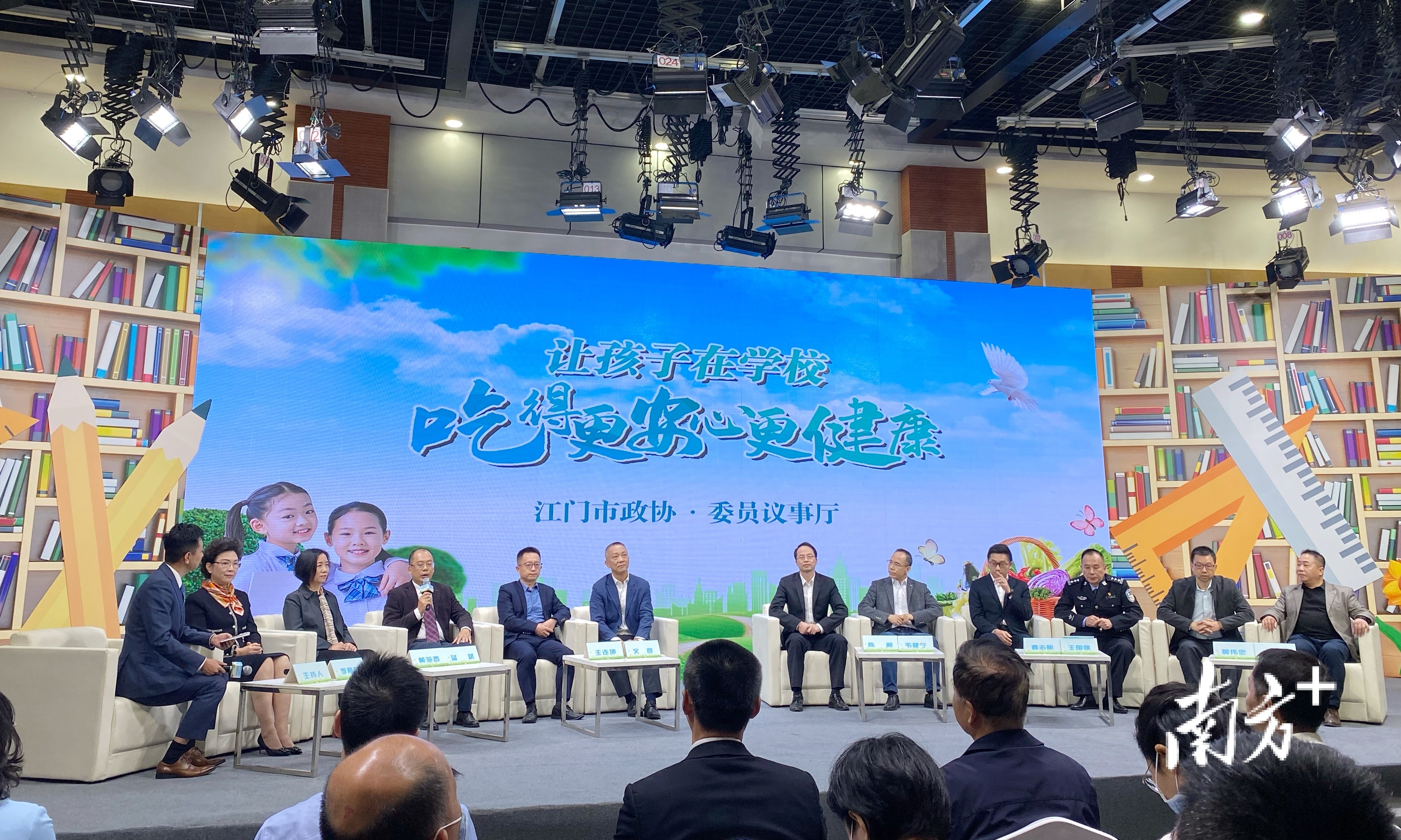 “议事厅”上，各方代表各抒己见，建言献策。黄烨倩 拍摄