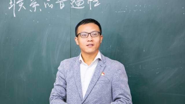 中山二中思政老师王春义：信心比黄金重要！