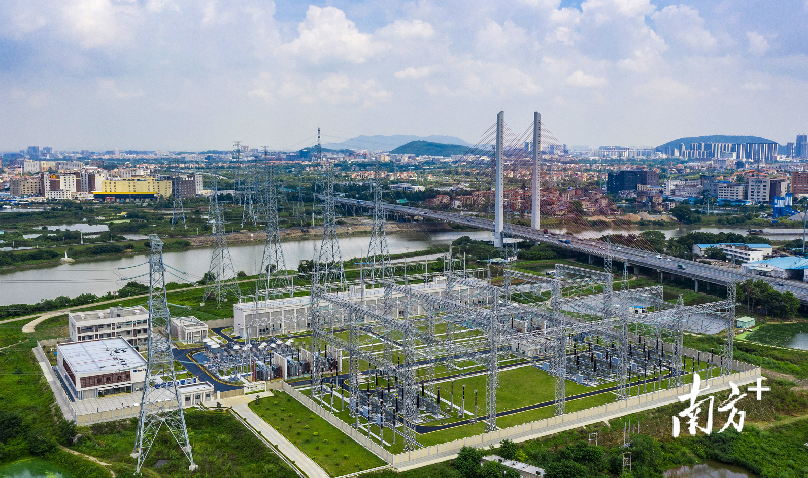 500千伏凤城变电站航拍全景图。 宋丽敏 摄
