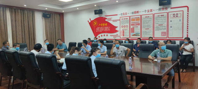 省农业科学院送科技下乡，专家精准指导稻虾养殖！