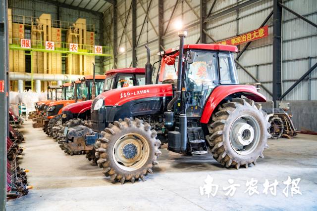 由于種糧技能突出,，國家陸續(xù)獎勵給馬鎮(zhèn)順兩臺拖拉機(jī),。