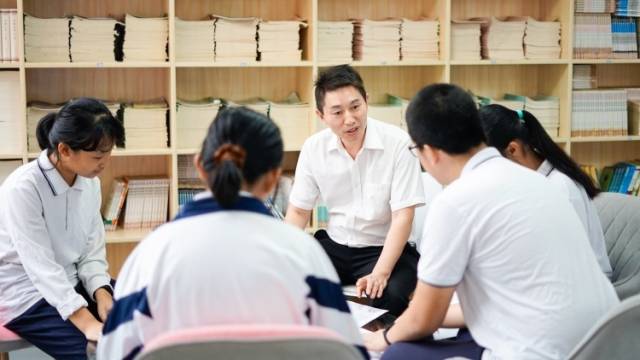 精彩思政课|阳光总在风雨后，中山教师周四文探讨女排精神