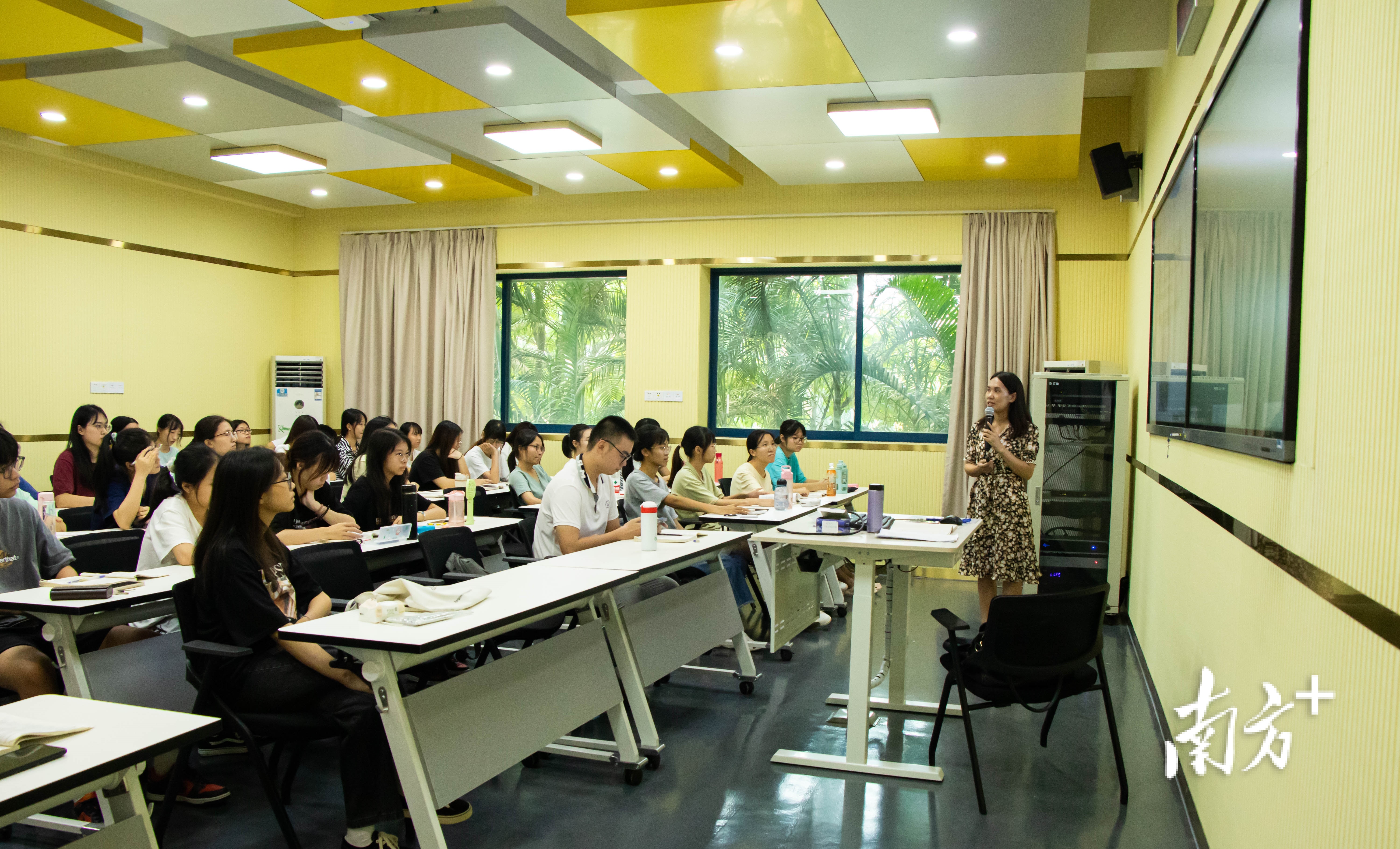 智慧教室建设是顺职院开展校园信息化建设的重要组成部分。 受访者供图