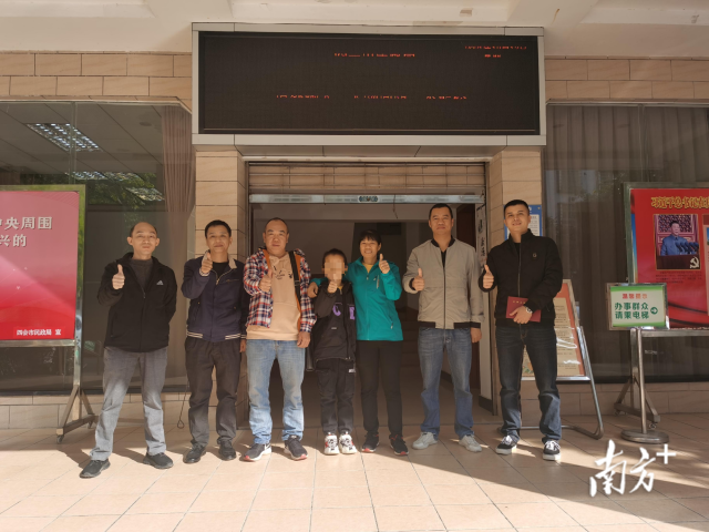 孩子终于重新有了父母和温暖的家。