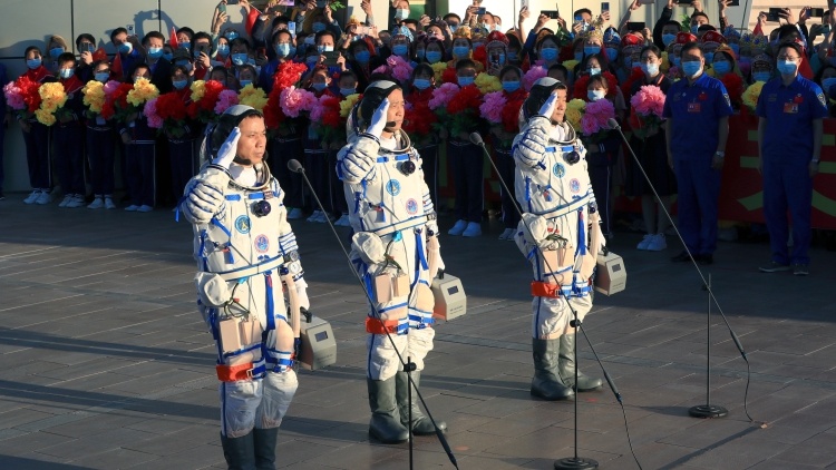 神舟十二号航天员汤洪波：太空如墨，一度看呆了